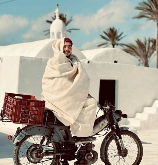 Sfax, ses ruelles… et ses mobylettes bleues